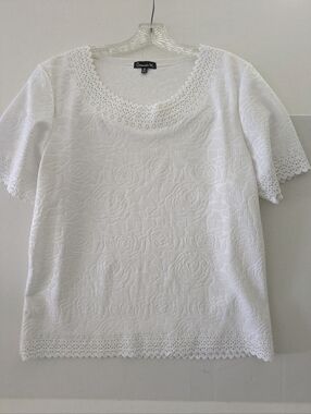 Womens White Top XL  Shirt Swirl/Rose Design Chances R.